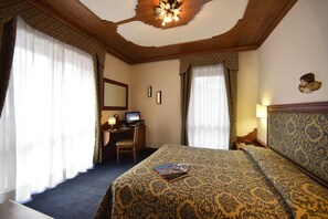 Caja de seguridad en la habitación, escritorio y wifi gratis 