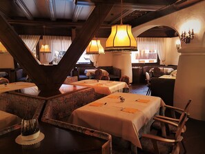 Desayuno buffet diario (EUR 15 por persona)