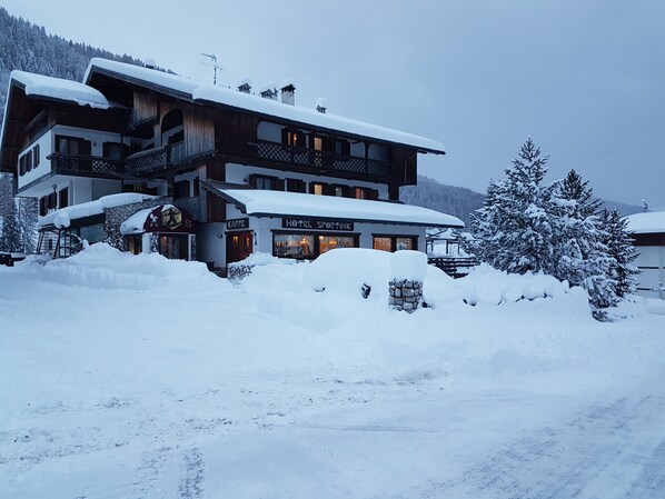 Exterior detail - Hotel Sporting (Val di Zoldo)