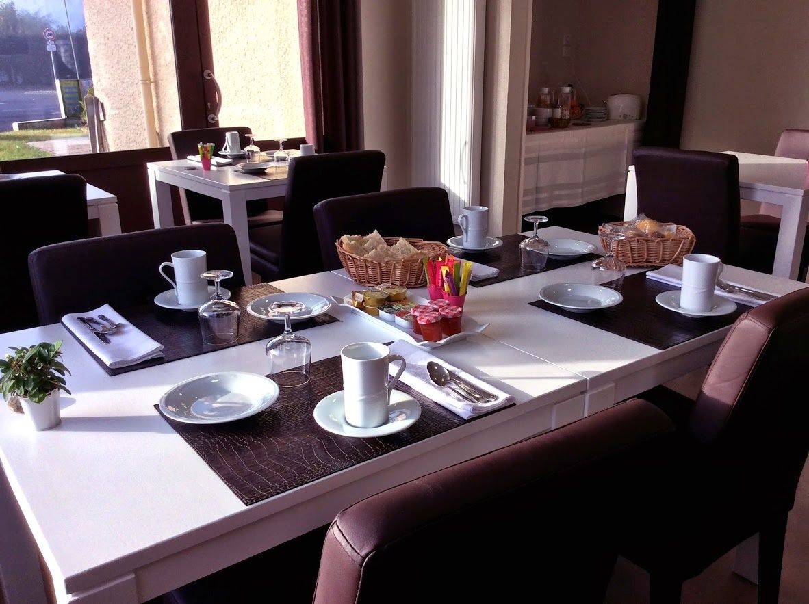 daily continental breakfast (eur 10 per person)