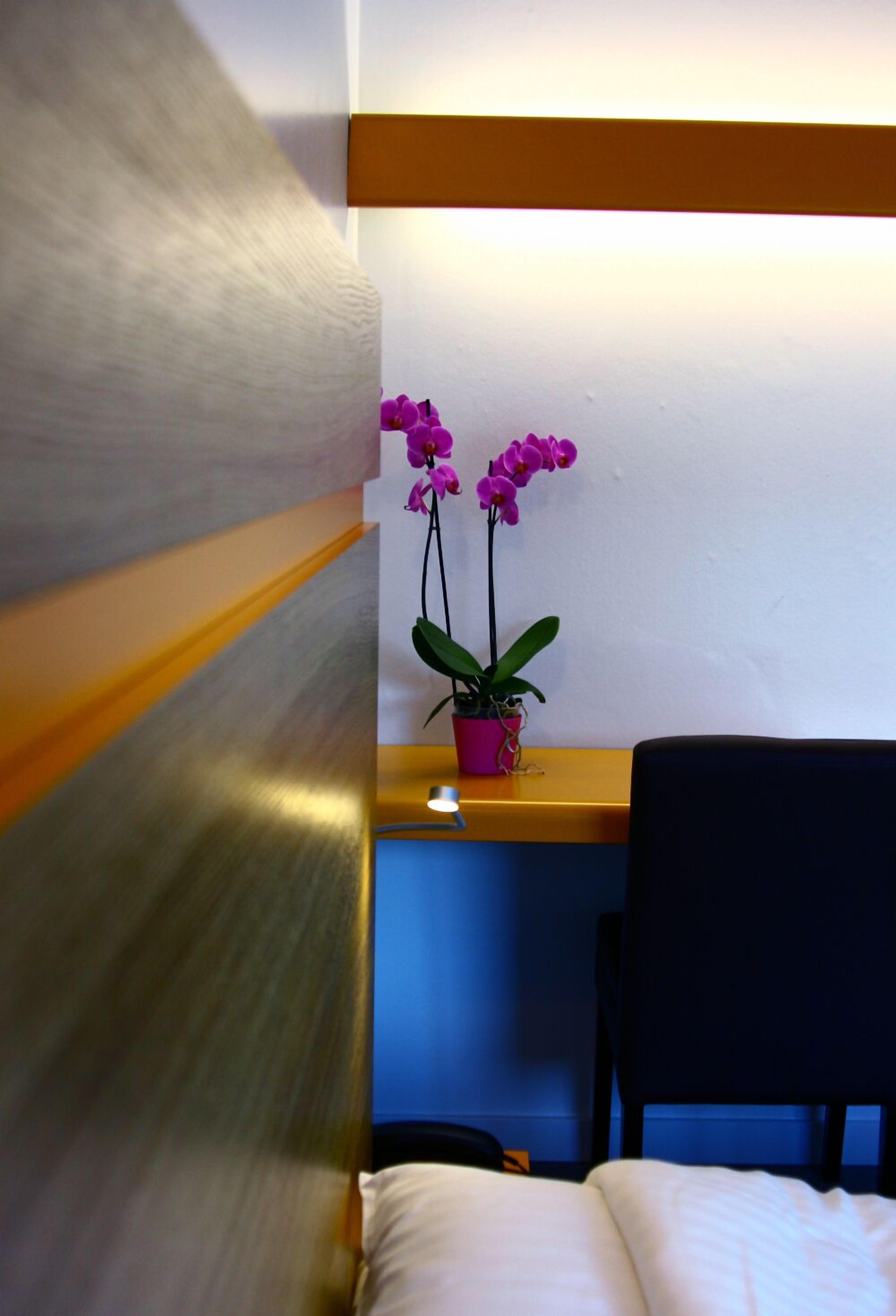 double room | desk, blackout curtains, soundproofing, free wifi