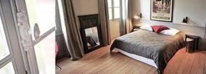 Chambre économique double, vue sur la mer | Draps en coton égyptien, literie de qualité, décor unique, bureau