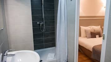 Ducha, artículos de tocador gratuitos, toallas