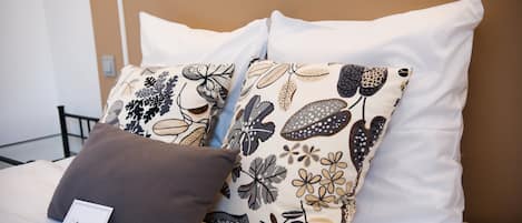 Grand Room, 1 King Bed | Soundproofing, free WiFi