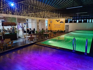 Outdoor pool - Khas Makassar  (Makassar)