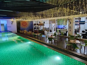 Hồ bơi ngoài trời 