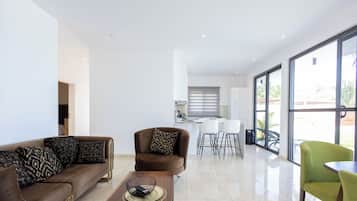 Luxury Villa, Sea View | Laptop workspace, soundproofing, bed sheets