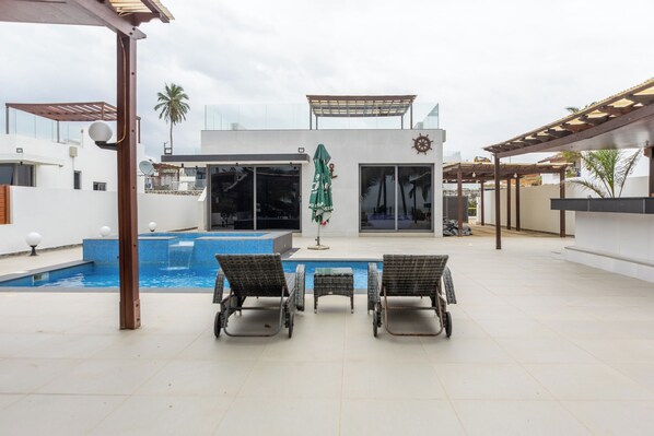 Villa luxueuse, vue sur la mer | Espace de travail pour ordinateurs portables, système d’insonorisation