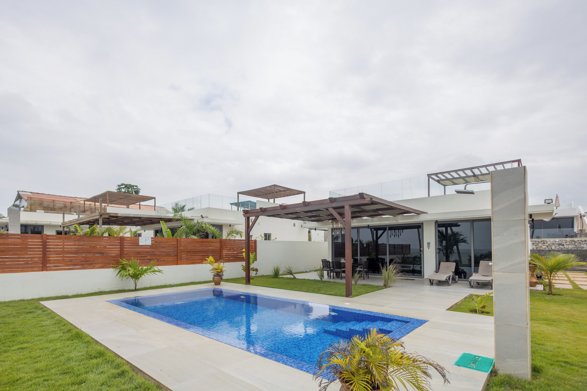 Luxe villa, uitzicht op zee | Een laptopwerkplek, geluiddichte muren, beddengoed