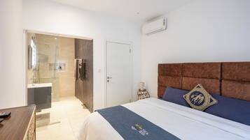 Luxury Villa, Sea View | Laptop workspace, soundproofing, bed sheets