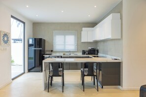 Villa de lujo, vista al océano | Cocina privada | Refrigerador 