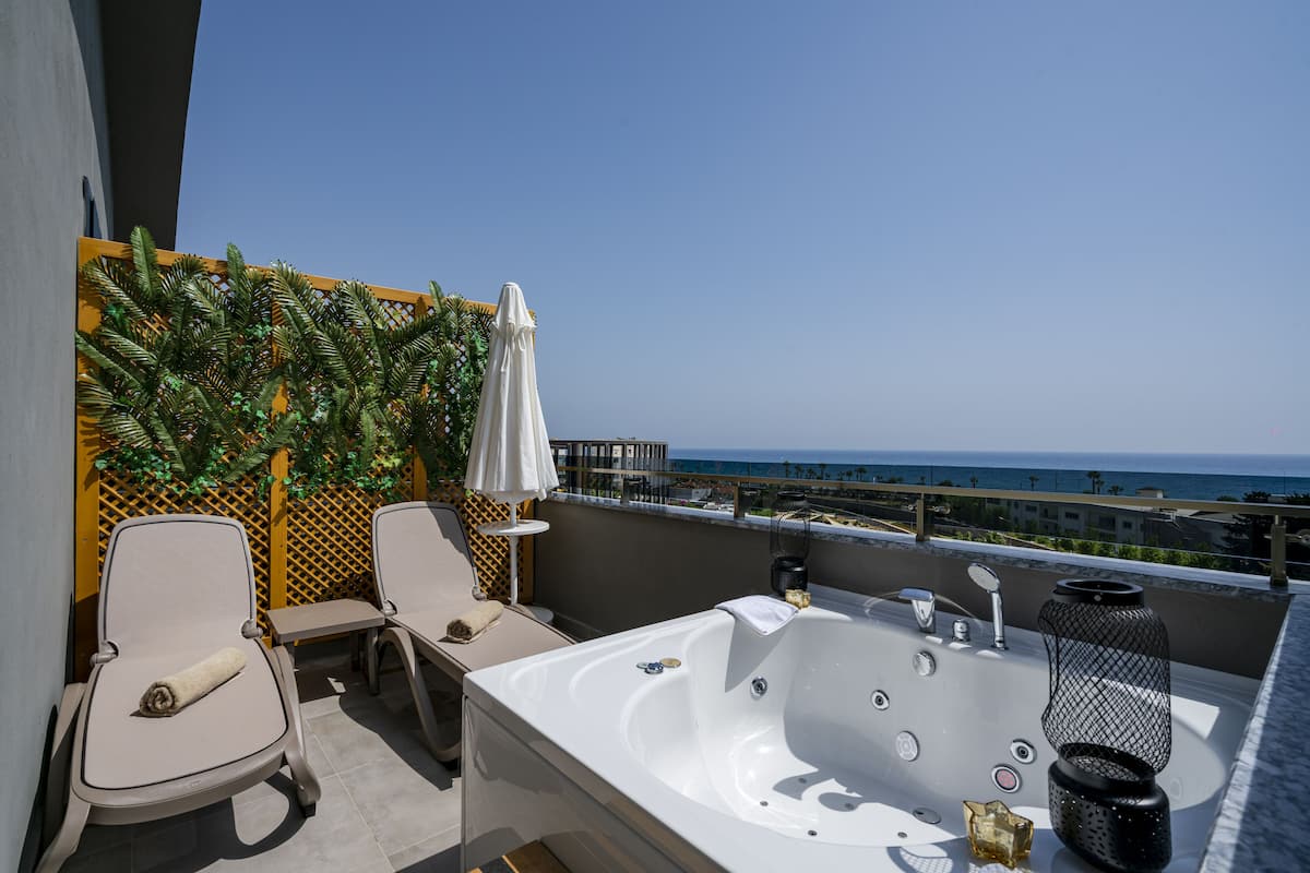 Suite Confort, 1 chambre, vue mer | 1 chambre, minibar, coffres-forts dans les chambres