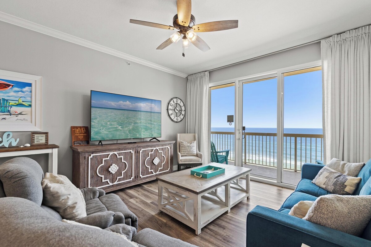 Apartamento, 3 habitaciones, vistas al mar (704W) | Zona de estar | Una televisión de pantalla plana, Netflix, Hulu, servicios de streaming