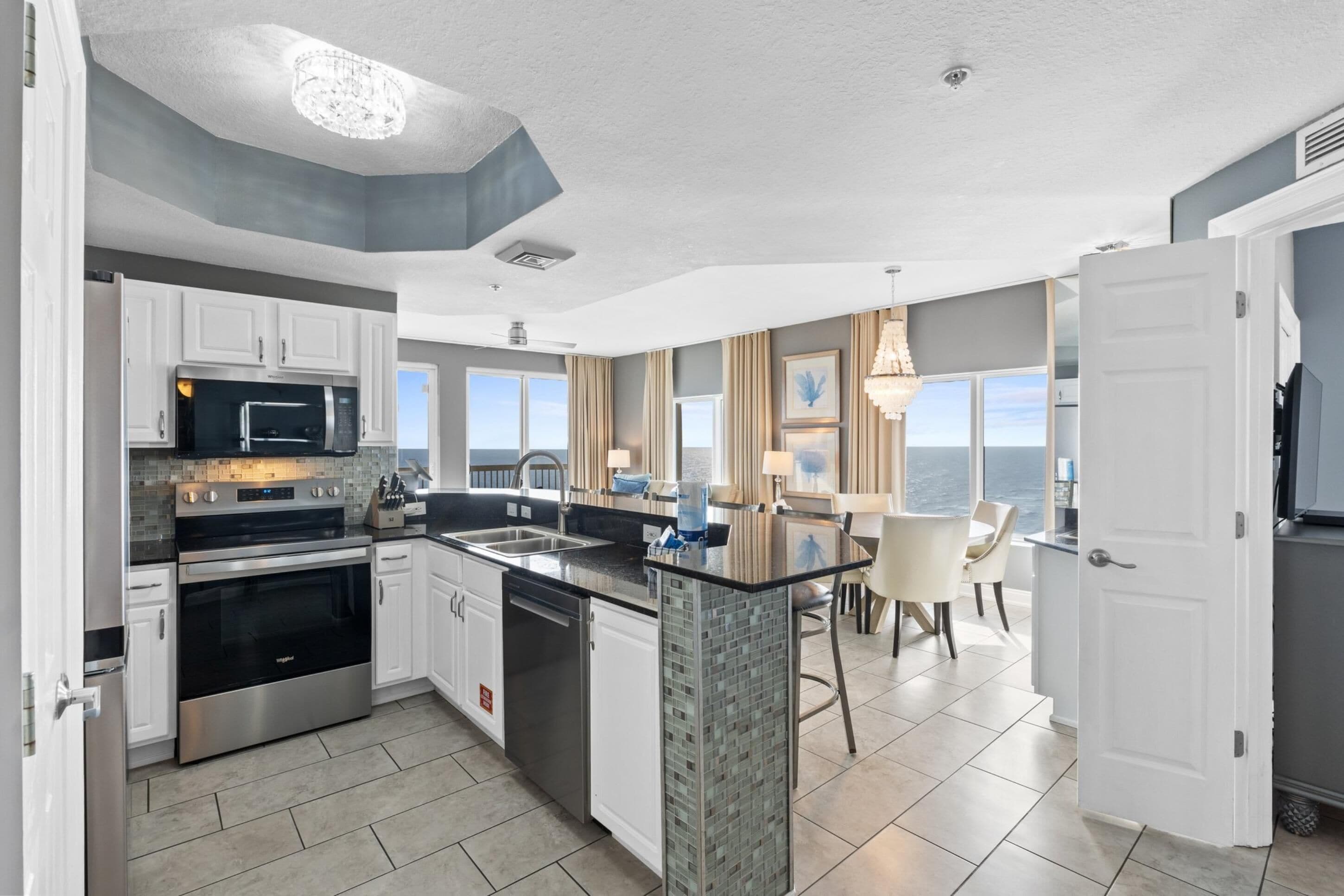 Condo, 3 Bedrooms, Ocean View (2009W) | Private kitchen | Fridge, microwave, oven, stovetop