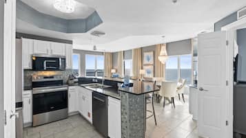 Condo, 3 Bedrooms, Ocean View (2009W) | Private kitchen | Fridge, microwave, oven, stovetop