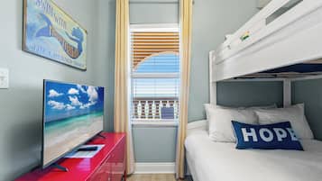 Condo, 3 Bedrooms, Ocean View (1908E) | Individually decorated, individually furnished, laptop workspace
