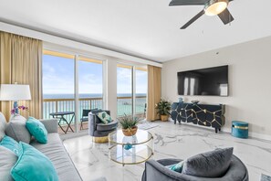 Condo, 2 Bedrooms, Ocean View (1701W) | Ruang tamu | 55 inci televisyen skrin rata dengan kabel, TV, Netflix