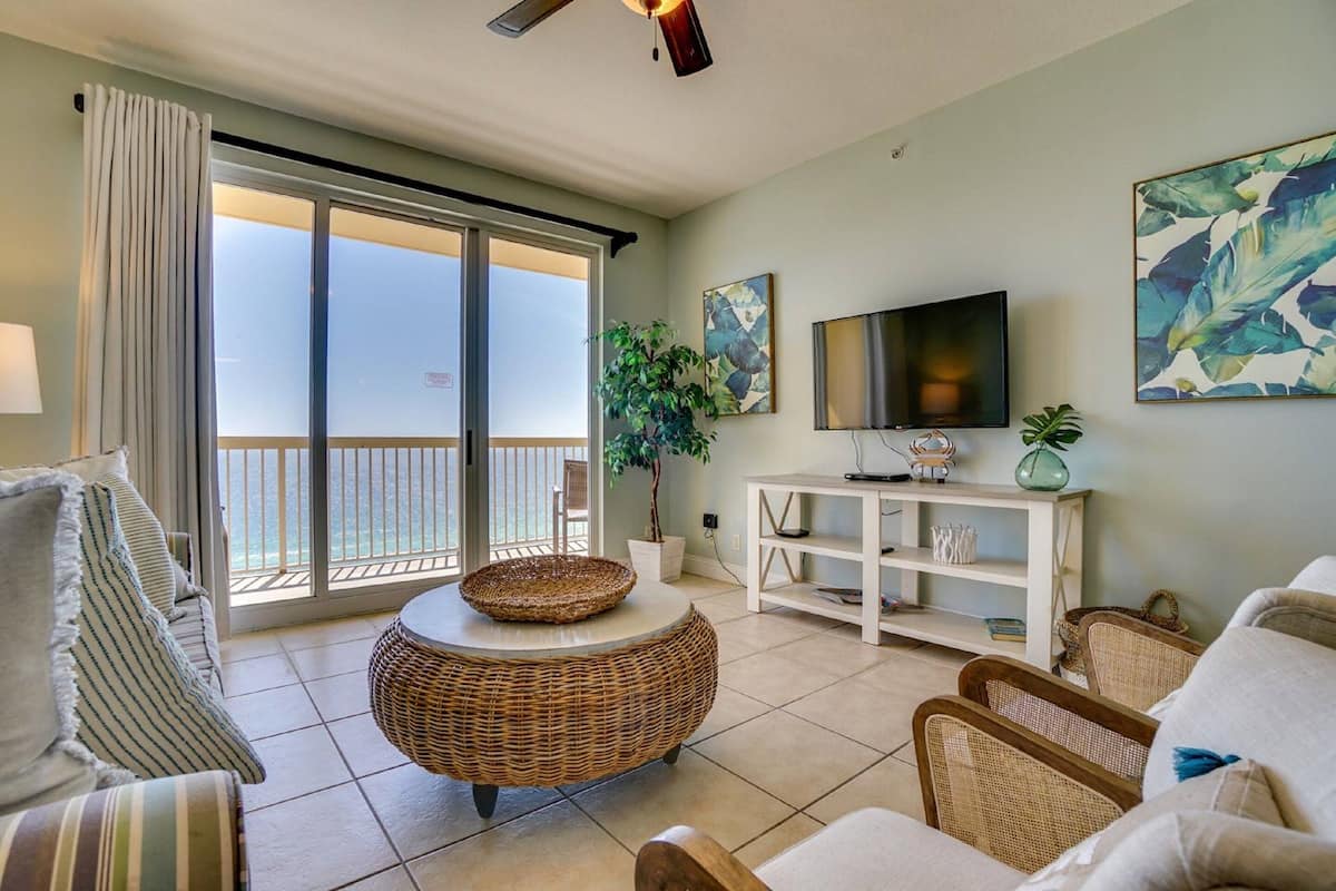 Condo, 3 Bedrooms, Sea View (1606W) | Living area