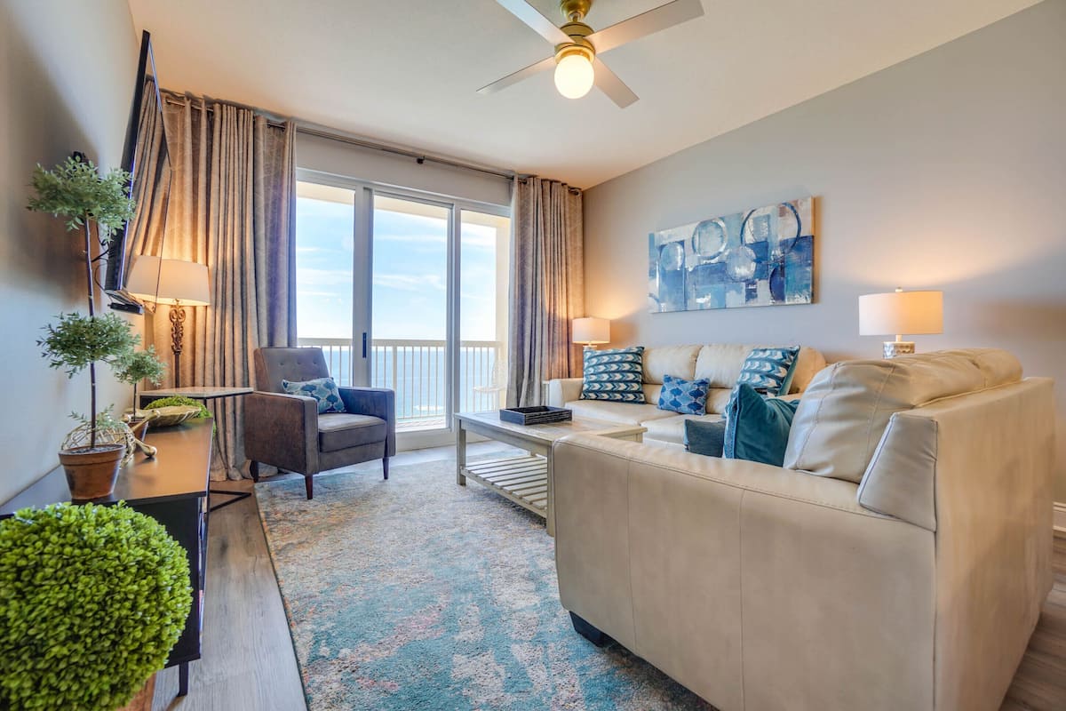 Condo, 3 Bedrooms, Beach View (1704E) | Living area