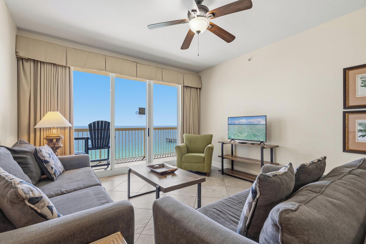 Apartamento, 3 habitaciones, vistas al mar (1708W) | Zona de estar | Una televisión de pantalla plana, Netflix, Hulu, servicios de streaming