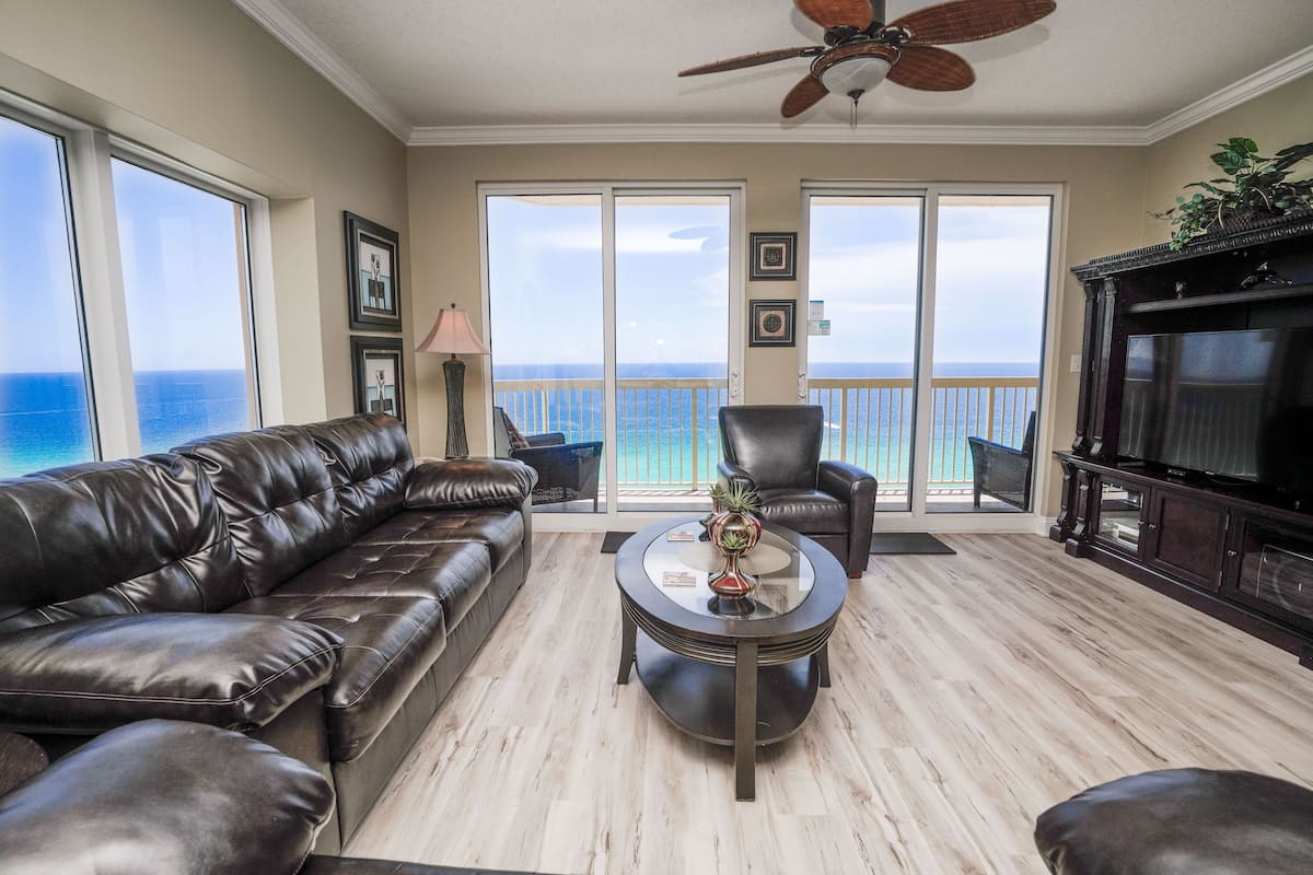 Condo, 3 Bedrooms, Ocean View (1801E) | Living room