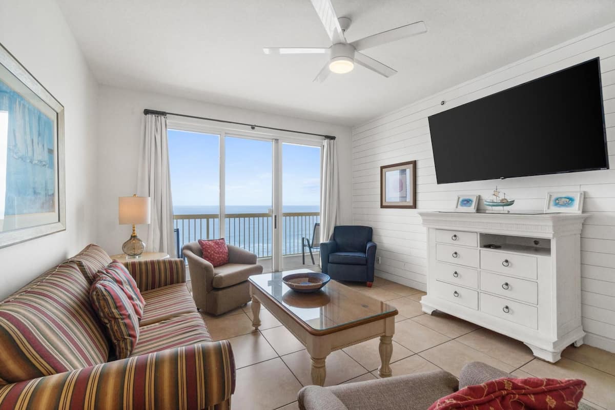 Condo, 2 Bedrooms, Ocean View (1408E) | Living area