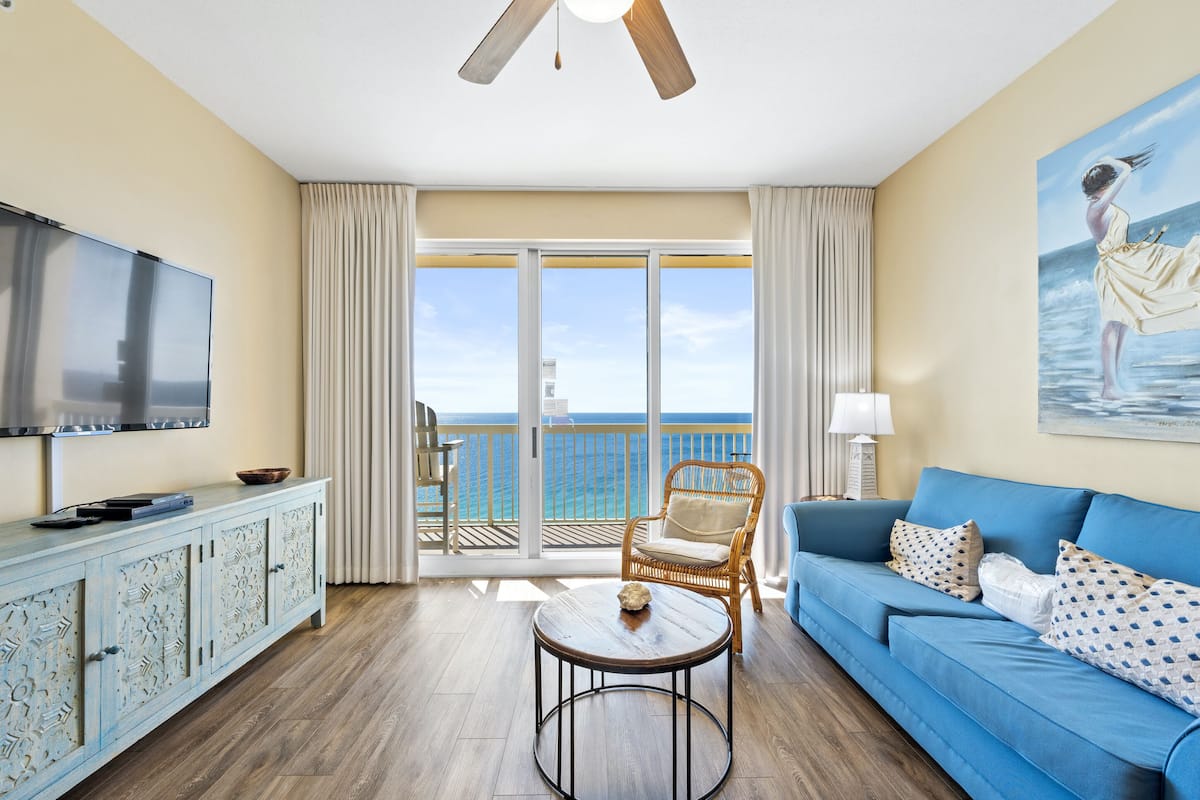 Condo, 3 Bedrooms, Beach View (2202W) | Living area