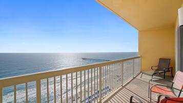 Condo, 3 Bedrooms, Sea View (1904E) | Balcony