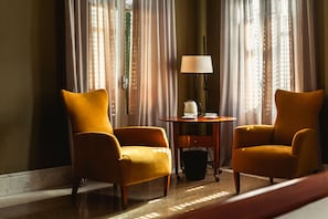 Premium Double Room | 1 bedroom, premium bedding, in-room safe, desk