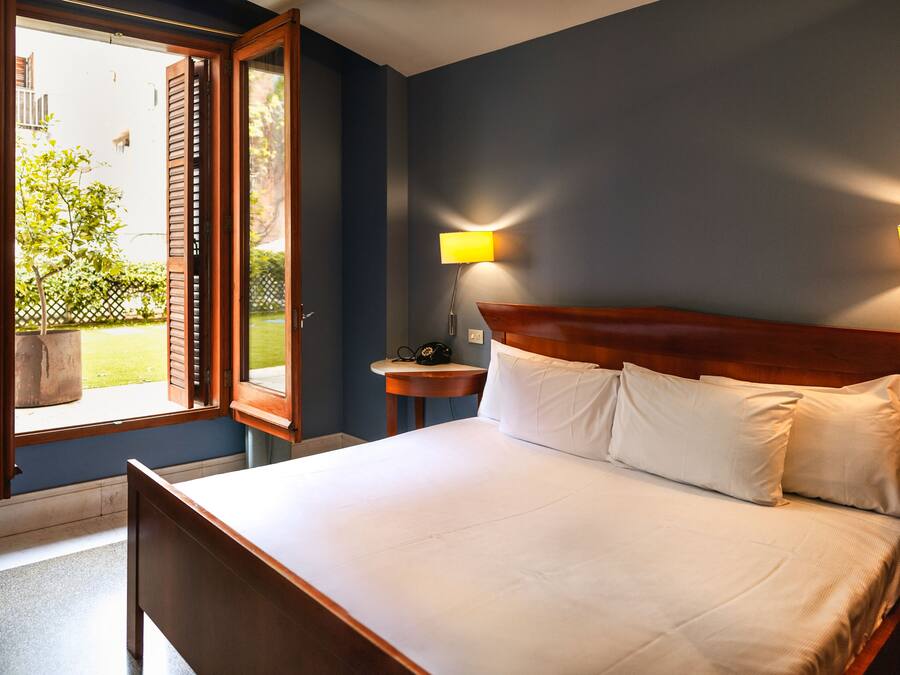 Superior Double Room | 1 bedroom, premium bedding, in-room safe, desk