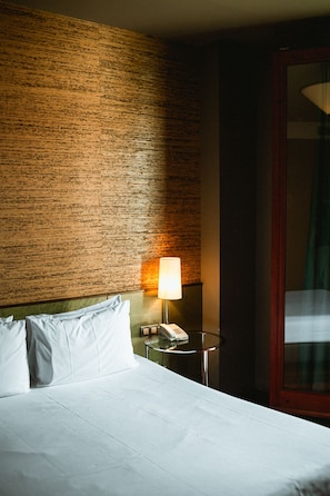 1 quarto, roupas de cama premium, cofres nos quartos, escrivaninha