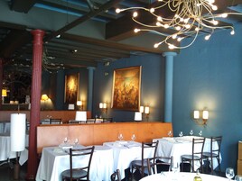 Se sirven almuerzos, cenas y cocina local 