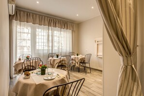 Daily continental breakfast (EUR 10 per person) - Casa Mia Vaticano Guest House (Rome)