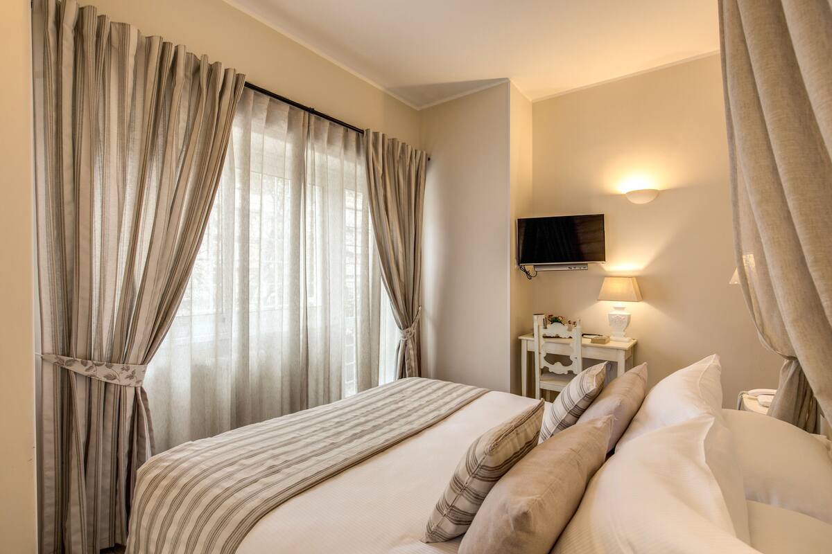 Frette Italian sheets, premium bedding, down duvets, memory-foam beds