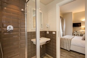 Shower, free toiletries, hair dryer, bidet