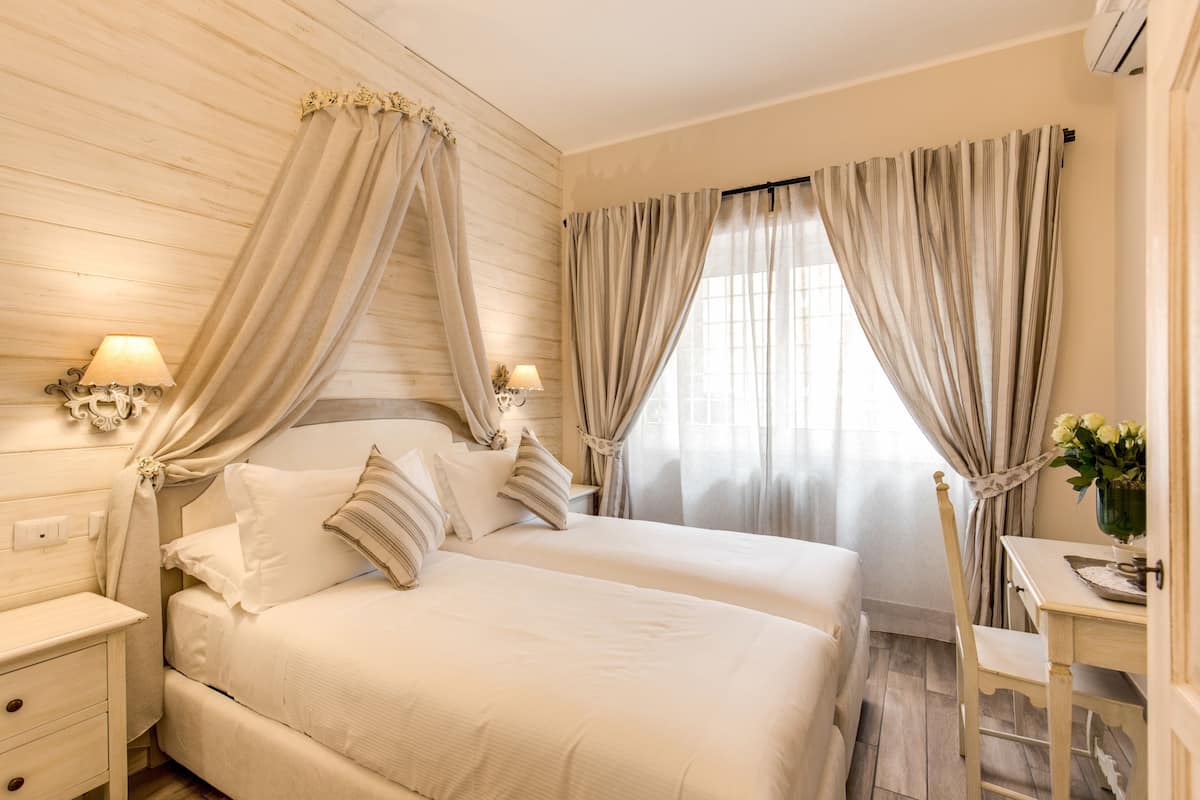 1 bedroom, Egyptian cotton sheets, premium bedding, down duvets