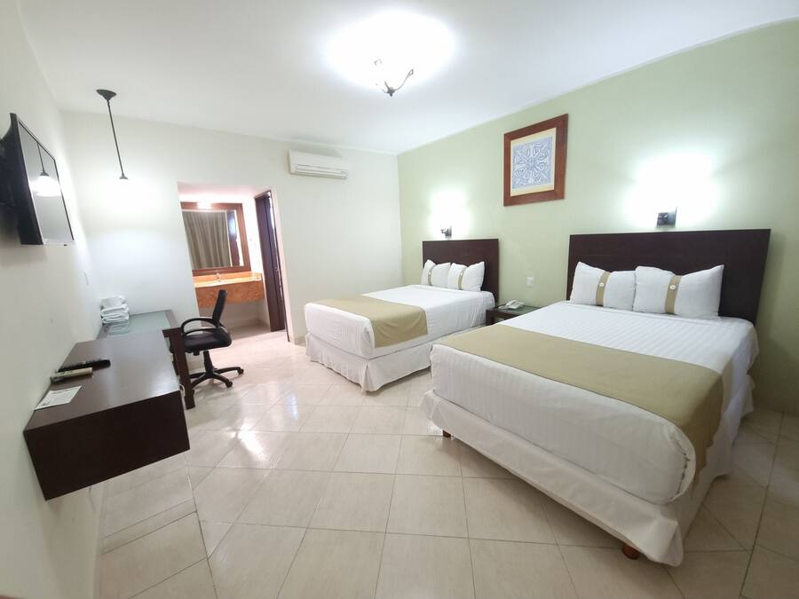 Habitación Deluxe doble, 2 camas de matrimonio, vistas al jardín | Sábanas de algodón egipcio y ropa de cama de alta calidad