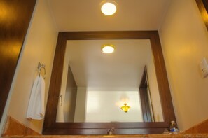 Bathroom sink - Hotel Casa Blanca (Chetumal)