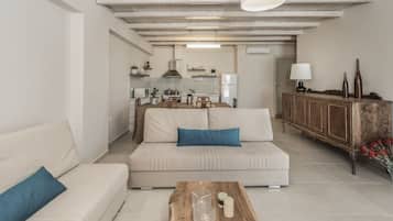 Superior Apartment | In-room safe, individually decorated, individually furnished