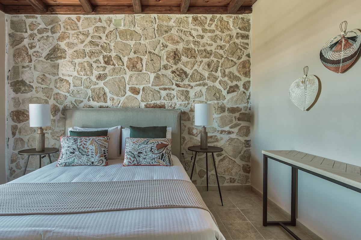 Apartment, 2 Bedrooms | 2 bedrooms, in-room safe, individually decorated, individually furnished