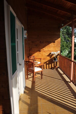 Tremannsrom – standard, hageutsikt | Balkong