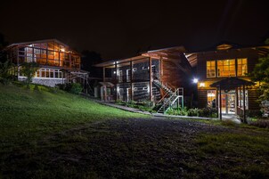 Fachada del alojamiento - Noche