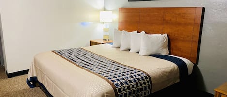 Escritorio, tabla de planchar con plancha y camas plegables/adicionales