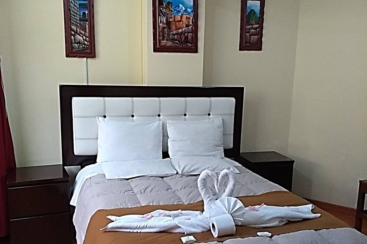 Habitación doble estándar, baño privado, vista a la ciudad | 1 habitación, minibar, caja de seguridad en la habitación y wifi gratis