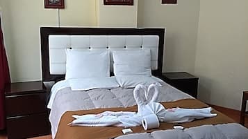 Standard Double Room, Private Bathroom, City View | 1 bilik tidur, bar mini, peti besi dalam bilik, Wi-fi percuma