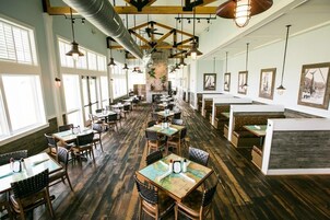 2 restaurants, breakfast, lunch, dinner served; seafood