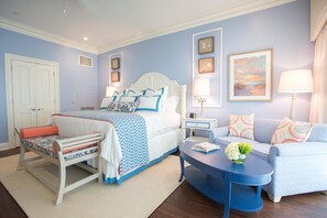 Premium bedding, minibar, in-room safe, desk - The Beach Club at Charleston Harbor Resort and Marina (Mount Pleasant)