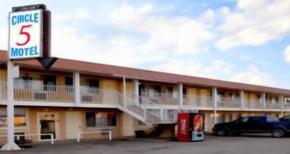 Circle 5 Motel