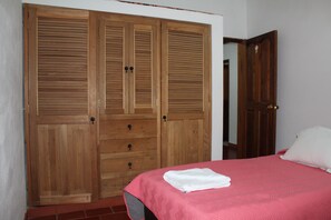 Twin Room | 8 bedrooms, individually decorated, individually furnished - Hostal El Pino (Villa de Leyva)