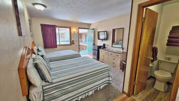 Basic Double Room (14) | Free WiFi, bed sheets